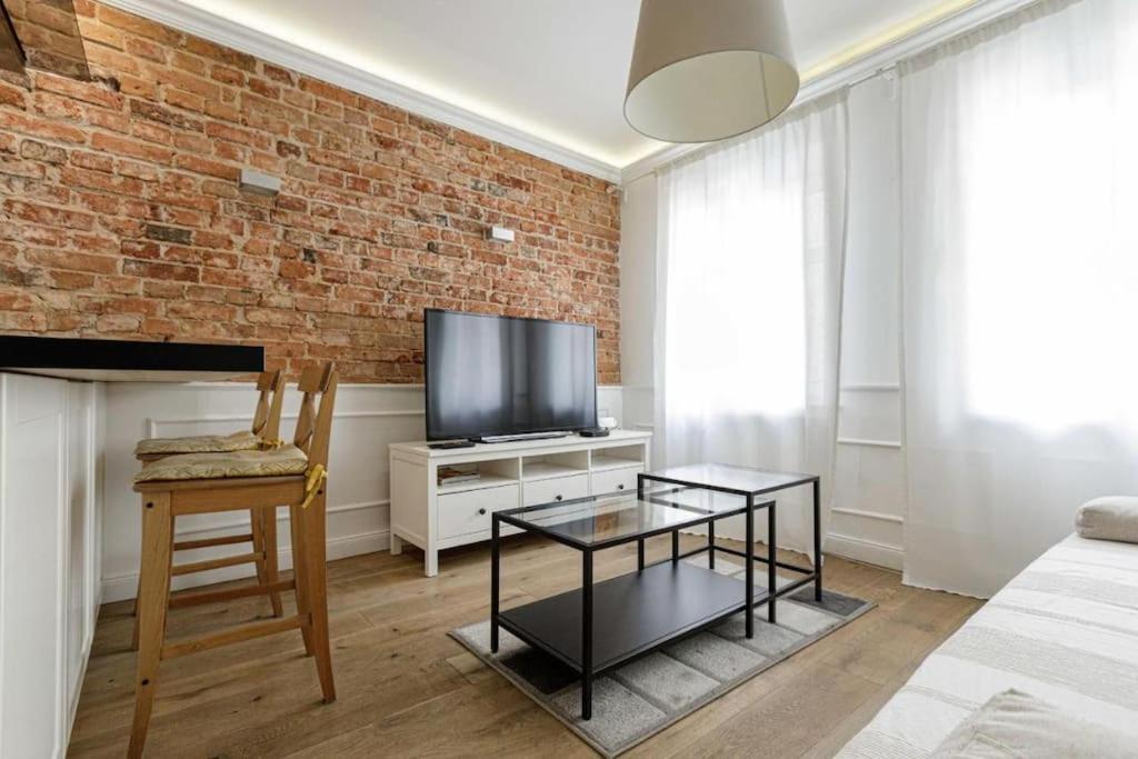 Central Wroclaw Apartment - City Center - Bright And Cozy - U11 Eksteriør billede